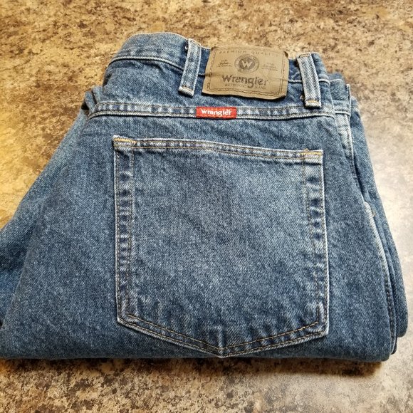 Wrangler Authentic Stonewashed Relaxed Fit Jeans  Size 36 x 30 - Picture 10 of 12